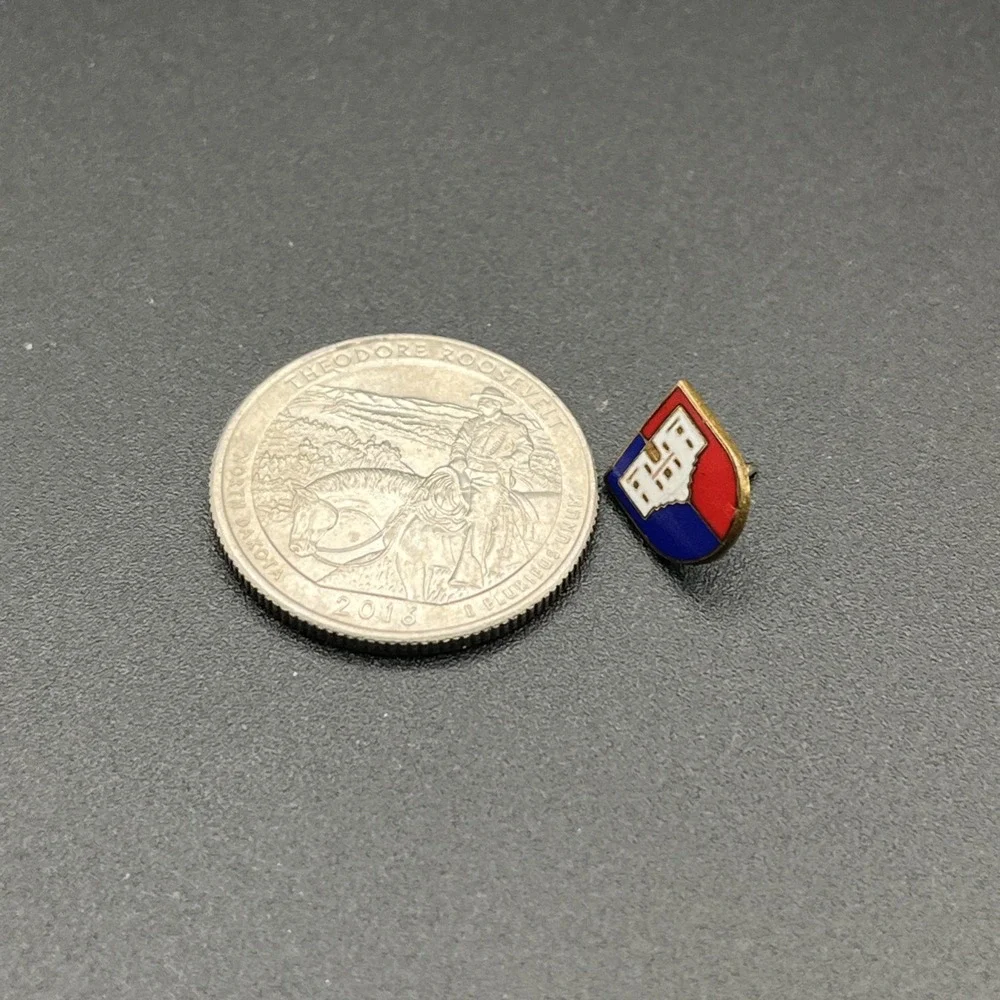 Vintage Red White Blue Shield Crest‎ Logo Lapel Hat Pin